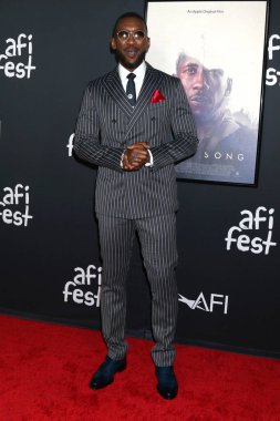 LOS ANGELES - 12 Kasım, Mahershala Ali AFI Fest 'te Kuğu Şarkısı Premiere TCL Çin Tiyatrosu IMAX' ta 12 Kasım 2021 'de, CA
