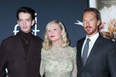 LOS ANGELES - 11 Kasım 2021 'de Los Angeles, CA' da Kodi Smit-McPhee, Kirsten Dunst, Benedict Cumberbatch AFI Fest 'te - The Power of The Dog LA Premiere at TCL Chinese Theater IMAX 11 Kasım 2021' de