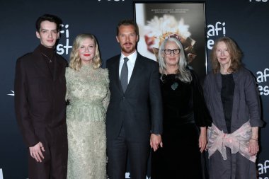 LOS ANGELES - NOV 11: Kodi Smit-McPhee, Kirsten Dunst, Benedict Cumberbatch, Jane Campion, AFI Festivalinde Frances Conroy - The Power of The Dog LA Premiere at TCL Chinese Theater IMAX 11 Kasım 2021, Los Angeles, CA