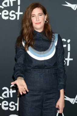 LOS ANGELES - 11 Kasım 2021, Kathryn Hahn AFI Fest 'te - The Power of The Dog LA Premiere at TCL Chinese Theater IMAX 11 Kasım 2021, Los Angeles, CA