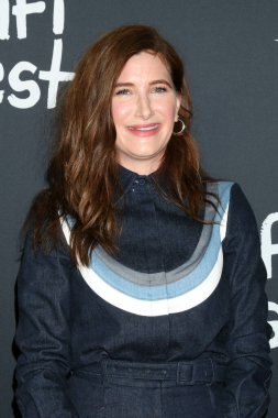LOS ANGELES - 11 Kasım 2021, Kathryn Hahn AFI Fest 'te - The Power of The Dog LA Premiere at TCL Chinese Theater IMAX 11 Kasım 2021, Los Angeles, CA