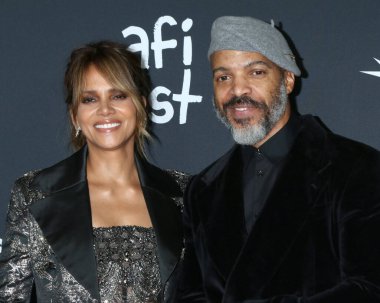 LOS ANGELES - 13 Kasım 2021 Halle Berry, Van Hunt AFI Fest 'te Çürük Prömiyer TCL Çin Tiyatrosu IMAX' ta 13 Kasım 2021 'de, CA