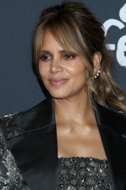 LOS ANGELES - 13 Kasım, Halle Berry AFI Fest 'te - TCL Çin Tiyatrosu IMAX' ta çürük prömiyer 13 Kasım 2021 'de, Los Angeles, CA