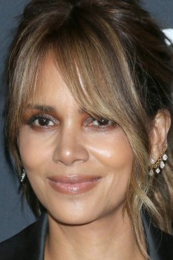 LOS ANGELES - 13 Kasım, Halle Berry AFI Fest 'te - TCL Çin Tiyatrosu IMAX' ta çürük prömiyer 13 Kasım 2021 'de, Los Angeles, CA