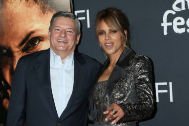 LOS ANGELES - 13 Kasım, Ted Sarandos, Halle Berry AFI Fest 'te - 13 Kasım 2021' de TCL Çin Tiyatrosu IMAX 'ta çürük prömiyer