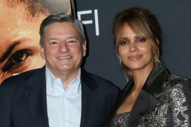 LOS ANGELES - 13 Kasım, Ted Sarandos, Halle Berry AFI Fest 'te - 13 Kasım 2021' de TCL Çin Tiyatrosu IMAX 'ta çürük prömiyer