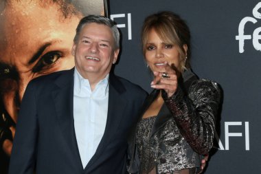 LOS ANGELES - 13 Kasım, Ted Sarandos, Halle Berry AFI Fest 'te - 13 Kasım 2021' de TCL Çin Tiyatrosu IMAX 'ta çürük prömiyer