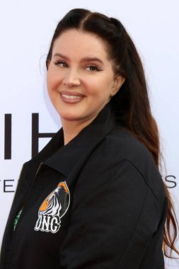 LOS ANGELES - 4 Aralık 2021 Variety 'de Lana Del Rey Müzik Yapımcıları Brunch Peacock ve Girls LS5EVA tarafından 4 Aralık 2021 tarihinde Los Angeles, CA' da sunuldu.