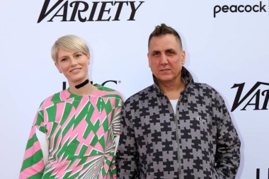 LOS ANGELES - 4 Aralık 2021 'de Variety 2021 Music Hitmakers Brunch' tan Louise Donegan, Mike Dean 4 Aralık 2021 'de Los Angeles, CA