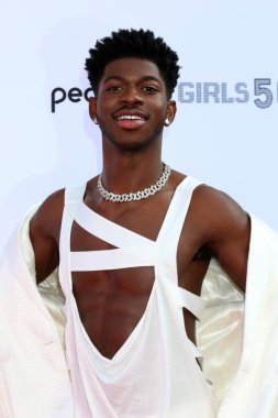 LOS ANGELES - Lil Nas X at the Variety 2021 Music Hitmakers Brunch Sunar Peacock and GIRLS5EVA at the City Market Social House, 4 Aralık 2021, Los Angeles, CA