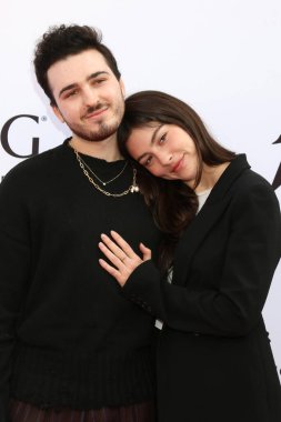 LOS ANGELES - 4 Aralık 2021 'de Variety 2021 Music Hitmakers Brunch' ta Blake Slatkin, Gracie Abrams 4 Aralık 2021 'de Los Angeles, CA