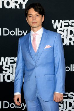 Kyle Coffman, 7 Aralık 2021 'de Los Angeles' taki El Capitan Tiyatrosu 'nun Batı Yakası Hikayesi galasında.