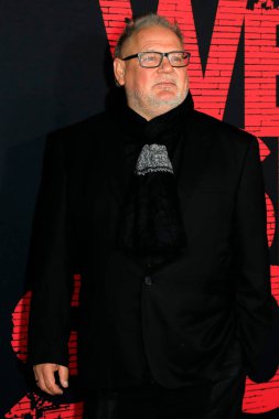 LOS ANGELES - 7 DEC: Janusz Kaminski 7 Aralık 2021 'de Los Angeles, CA' da El Capitan Tiyatrosu 'ndaki Batı Yakası Hikayesi galasında