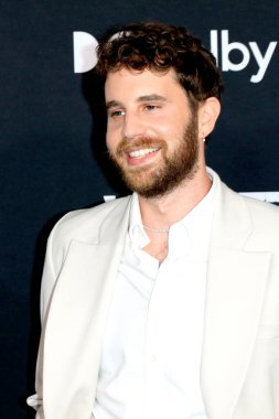LOS ANGELES - 7 Aralık 2021 'de Los Angeles' taki El Capitan Tiyatrosu 'nun Batı Yakası Hikaye Galasında Ben Platt