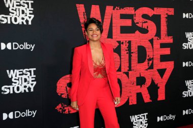 Ariana DeBose, 7 Aralık 2021 'de Los Angeles' taki El Capitan Tiyatrosu 'nda Batı Yakası Hikayesi galasında.