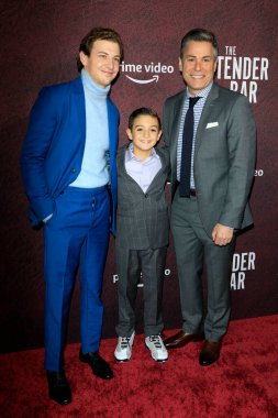 LOS ANGELES - 12 Aralık 2021 'de Tye Sheridan, Daniel Ranieri, J R Moehringer The Tender Bar Prömiyer at the TCL Chinese Theater IMAX, Los Angeles, CA