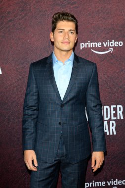 LOS ANGELES - 12 Aralık 2021 'de TCL Çin Tiyatrosu' ndaki The Tender Bar Premiere 'de Gregg Sulkin