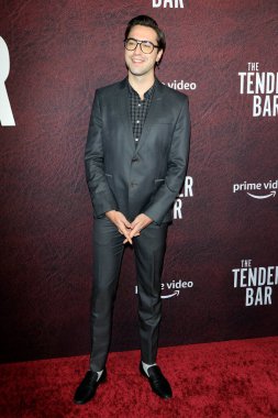 LOS ANGELES - 12 Aralık 2021 'de TCL Çin Tiyatrosu' ndaki The Tender Bar Premiere 'de Ryan McCartan