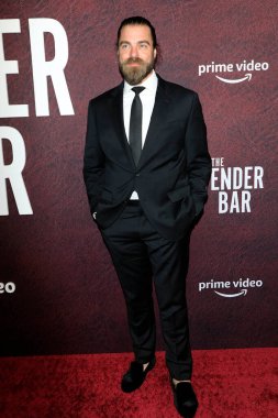 LOS ANGELES - 12 Aralık 2021 'de TCL Çin Tiyatrosu' ndaki The Tender Bar Premiere 'de Matthew Delamater