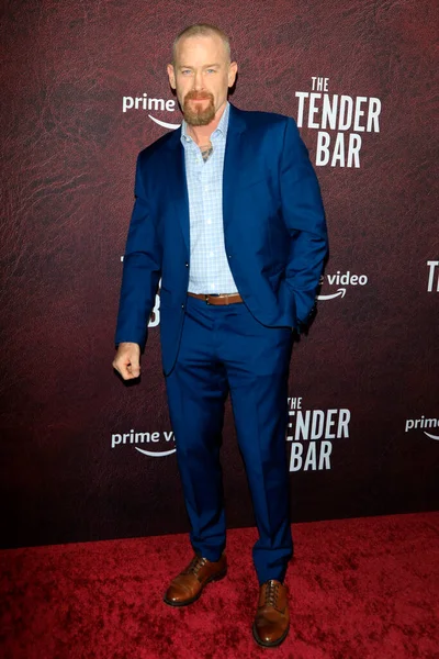 LOS ANGELES - 12 Aralık 2021 'de TCL Çin Tiyatrosu' ndaki The Tender Bar Premiere 'de Max Martini