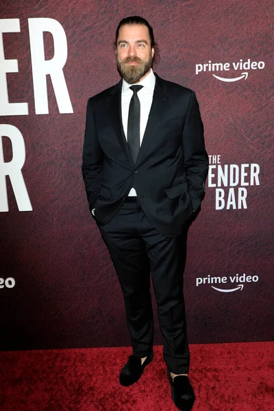 LOS ANGELES - 12 Aralık 2021 'de TCL Çin Tiyatrosu' ndaki The Tender Bar Premiere 'de Matthew Delamater