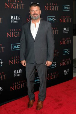 LOS ANGELES - 30 Kasım 2021 'de Los Angeles' taki Sessiz Gece Özel Gösterimi 'nde Mark Ward