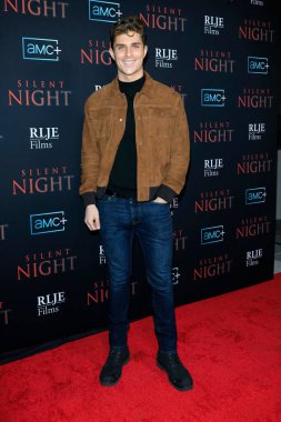 LOS ANGELES - 30 Kasım 2021 'de Los Angeles' taki Sessiz Gece Özel Gösterimi 'nde Alex Cubis