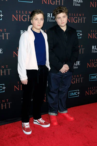 Hardy Griffin Davis, Gilby Griffin Davis, 30 Kasım 2021 'de Los Angeles, Los Angeles' taki Sessiz Gece Özel Gösterimi 'nde.