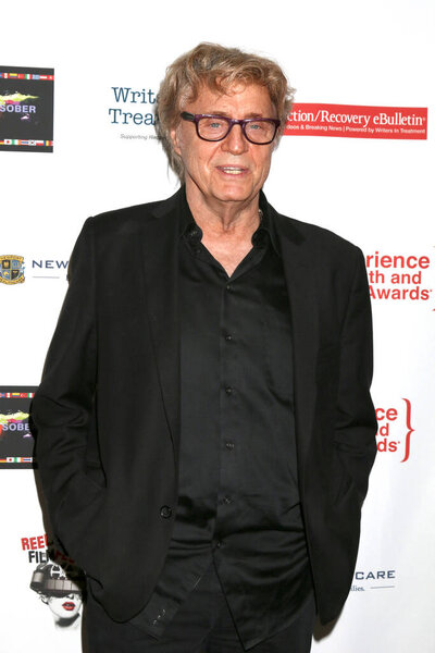 ЛОС-АНДЖЕЛЕС - DEC 15: Shadoe Stevens at the 11h Annual Experience, Strength and Hope Award Dinner at Skirball Cultural Center on December 15, 2021 in Los Angeles, CA