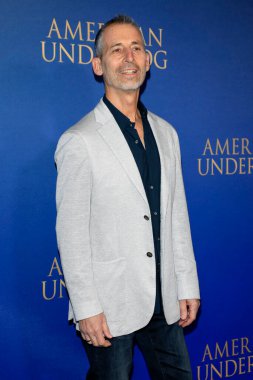 LOS ANGELES - 15 Aralık 2021 'de TCL Çin Tiyatrosu' ndaki American Underdog LA Premiere 'de David Aaron Cohen