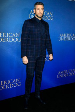 Zachary Levi, 15 Aralık 2021 'de TCL Çin Tiyatrosu' ndaki American Underdog LA Premiere 'de.