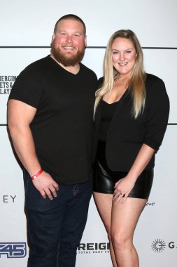 LOS ANGELES - 9 Şubat 2022 'de Los Angeles, Kaliforniya' da bulunan Academy LA Gece Kulübü 'nde düzenlenen Birleşik Gaziler ve Oyuncular Derneği Super Bozeman Yardım Gecesi' nde Bradley Bozeman ve Nichole Bozeman.