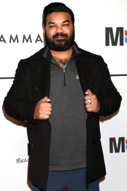 LOS ANGELES - 9 Şubat 2022 'de Los Angeles, CA' da bulunan Academy LA Gece Kulübü 'ndeki Birleşmiş Veterinerler ve Oyuncular Yardım Şampiyonası' nda Adrian Dev