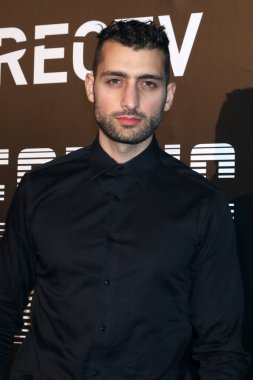 DIRECTV 'den Lee Petropoulas 12 Şubat 2022' de San Pedro Caddesi 'ndeki Maxim Electric Nights' ı sunar.