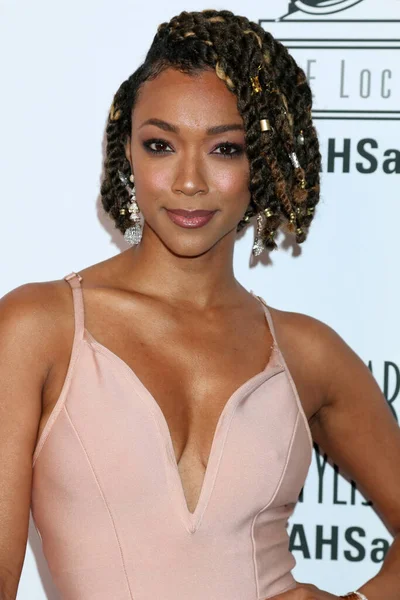 Los Angeles Feb Sonequa Martin Green 第9回メイクアップアーティスト ヘアスタイリスト組合賞を受賞2022年2月19日 カリフォルニア州ビバリーヒルズのビバリーヒルズホテルに到着 — ストック写真