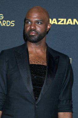 Carl Clemon-Hopkins, 5 Mart 2022 'de Los Angeles' ta Intercontinental Los Angeles 'ta 26. Sanat Yönetmenleri Birliği Ödülleri' nde.