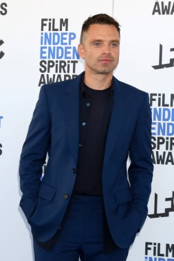 LOS ANGELES - 6 Aralık 2022 'de Sebastian Stan Santa Monica Plajı' na gelen Bağımsız Ruh Ödülleri 'nde 6 Aralık 2022' de