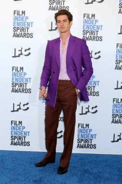 LOS ANGELES - 6 Aralık 2022 'de Andrew Garfield, Santa Monica Plajı' nda Bağımsız Ruh Ödülleri 'ne ulaştı.