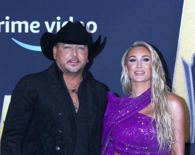 LAS VEGAS - MAR 7: Jason Aldean, Brittany Kerr Allegient Stadyumu 'ndaki 2022 Country Müzik Ödülleri Töreni' nde, 7 Mart 2022 tarihinde Las Vegas, NV