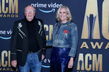 LAS VEGAS - MAR 7: James Patterson, Susan Patterson Allegient Stadyumu 'ndaki 2022 Country Müzik Ödülleri Akademisi' nde 7 Mart 2022 tarihinde