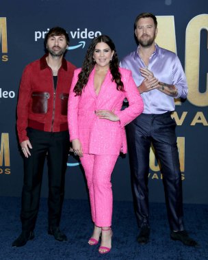 LAS VEGAS - MAR 7: Dave Haywood, Hillary Scott, Charles Kelley, Lady A Allegient Stadyumu 'ndaki 2022 Country Müzik Ödülleri Töreni' nde 7 Mart 2022 tarihinde Las Vegas, NV