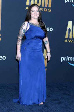 LAS VEGAS - MAR 7: Ashley McBryde 2022 Country Müzik Ödülleri Akademisi Allegient Stadyumu 'na 7 Mart 2022 tarihinde Las Vegas, NV