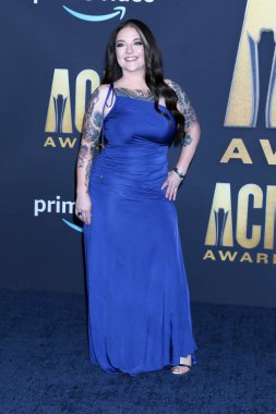 LAS VEGAS - MAR 7: Ashley McBryde 2022 Country Müzik Ödülleri Akademisi Allegient Stadyumu 'na 7 Mart 2022 tarihinde Las Vegas, NV