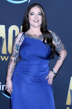 LAS VEGAS - MAR 7: Ashley McBryde 2022 Country Müzik Ödülleri Akademisi Allegient Stadyumu 'na 7 Mart 2022 tarihinde Las Vegas, NV