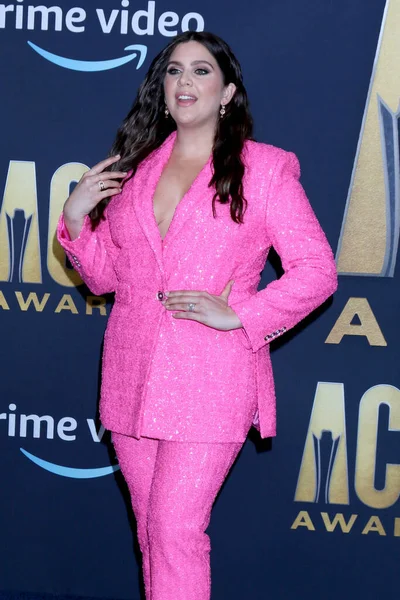 LAS VEGAS - 7 Mart 2022 'de Las Vegas, NV' de bulunan Allegient Stadyumu 'na gelen Country Müzik Ödülleri Akademisi' nde Hillary Scott