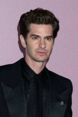 Andrew Garfield, Eli ve Edythe Broad Stage 'deki 24. Geleneksel Kostüm Tasarımcıları Birliği Ödülleri' nde 9 Mart 2022 'de Santa Monica, CA