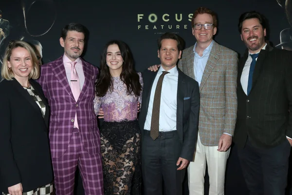 15 Mart 2022 'de Ace Hotel' deki The Outfit Special Screening 'de Amy Jackson, Johnathan McClain, Zoey Deutch, Graham Moore, Scoop Wasserstein, Ben Browning.