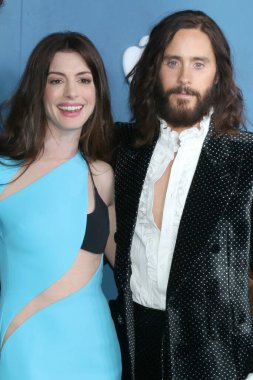 Anne Hathaway, Jared Leto 17 Mart 2022 'de Los Angeles' taki Akademi Müzesi 'ndeki Weashed Premiere' de.
