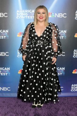 Kelly Clarkson, 21 Mart 2022 'de Los Angeles' taki Universal Back Lot 'ta Amerikan Şarkı Yarışması' nda Kırmızı Halı Şovu 'nda.