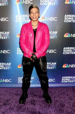 LOS ANGELES - 21 Mart 2022 'de Amerika Şarkı Yarışması' nda Hıristiyan Pagan Universal Back Lot 'ta Kırmızı Halı Şovu